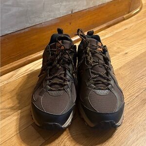 New Balance Men's Brown and Black Athletic Shoes